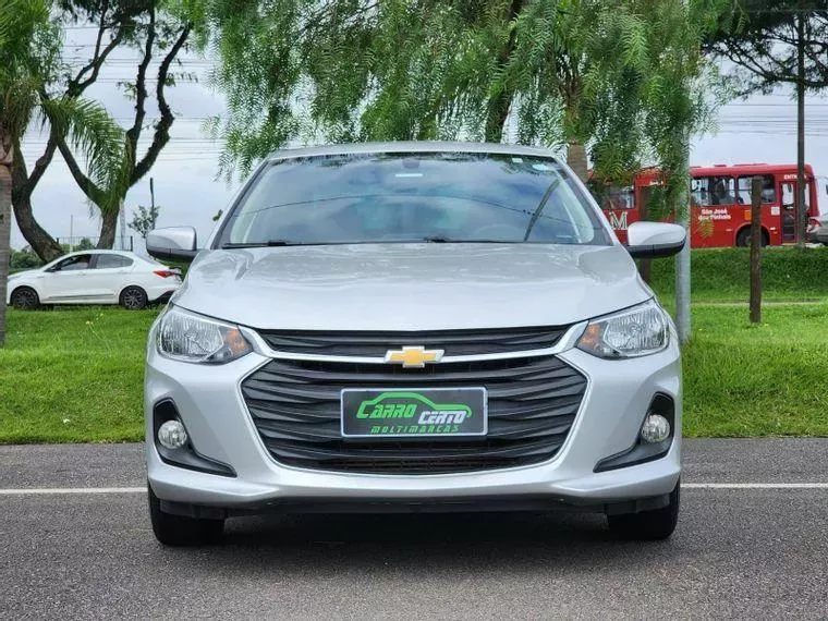 Chevrolet Onix Prata 13