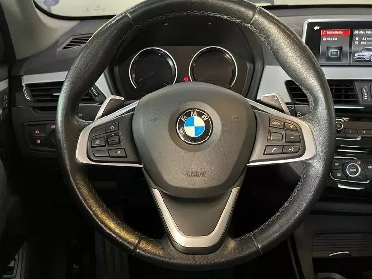 BMW X1 Cinza 16