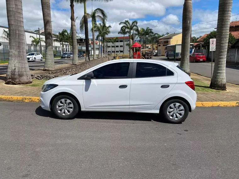 Chevrolet Onix Branco 11