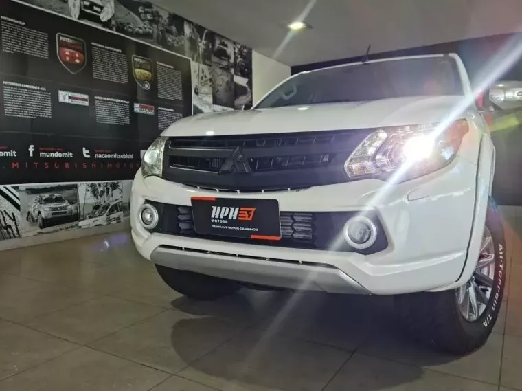 Mitsubishi L200 Triton Branco 4