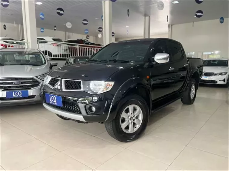 Mitsubishi L200 Triton Preto 7