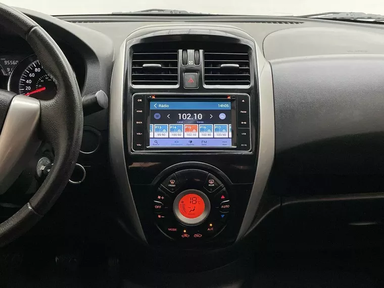 Nissan Versa Branco 2