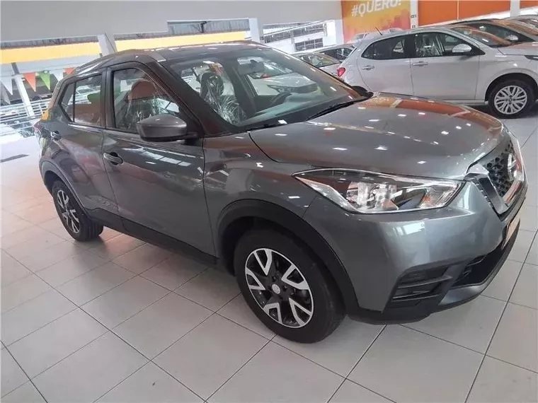 Nissan Kicks Cinza 3