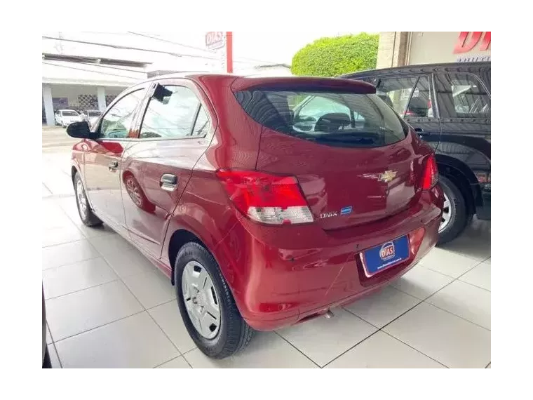 Chevrolet Onix Vermelho 9