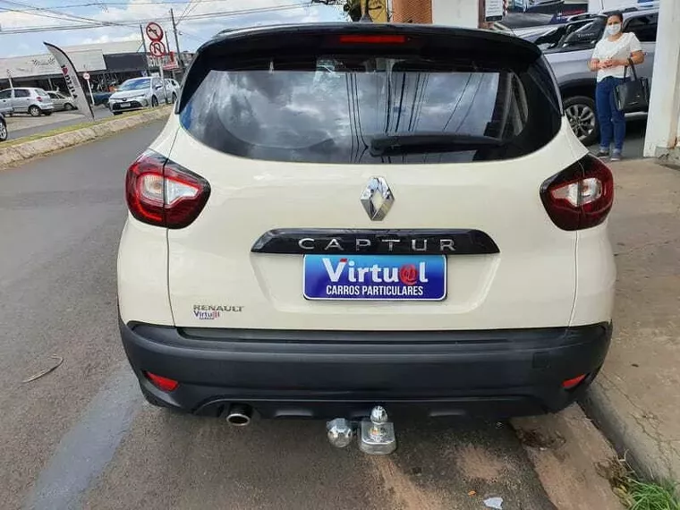 Renault Captur Bege 14