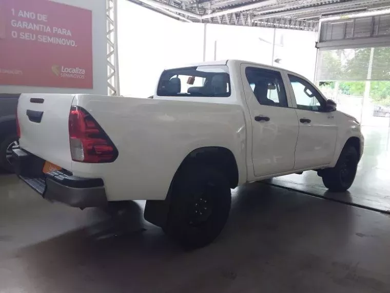 Toyota Hilux Branco 5