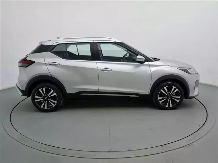 Nissan Kicks Prata 10