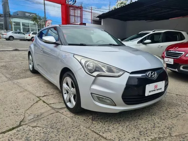 Hyundai Veloster Prata 13