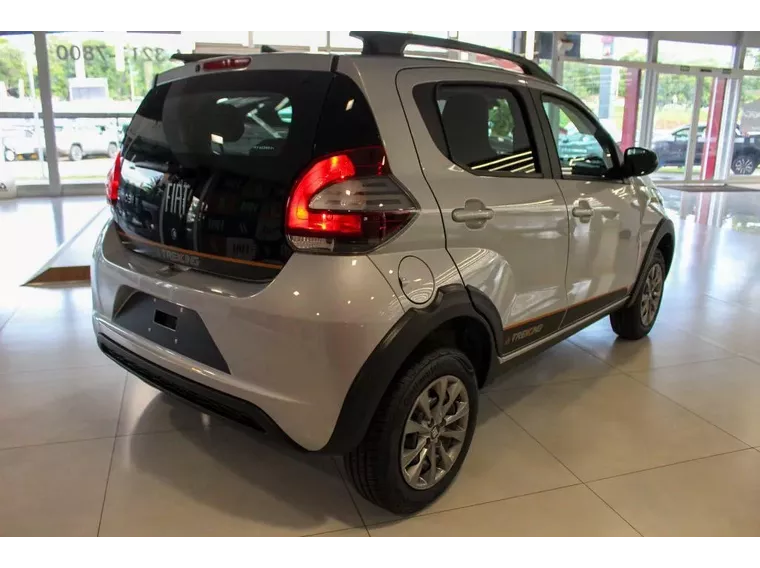 Fiat Mobi Prata 15