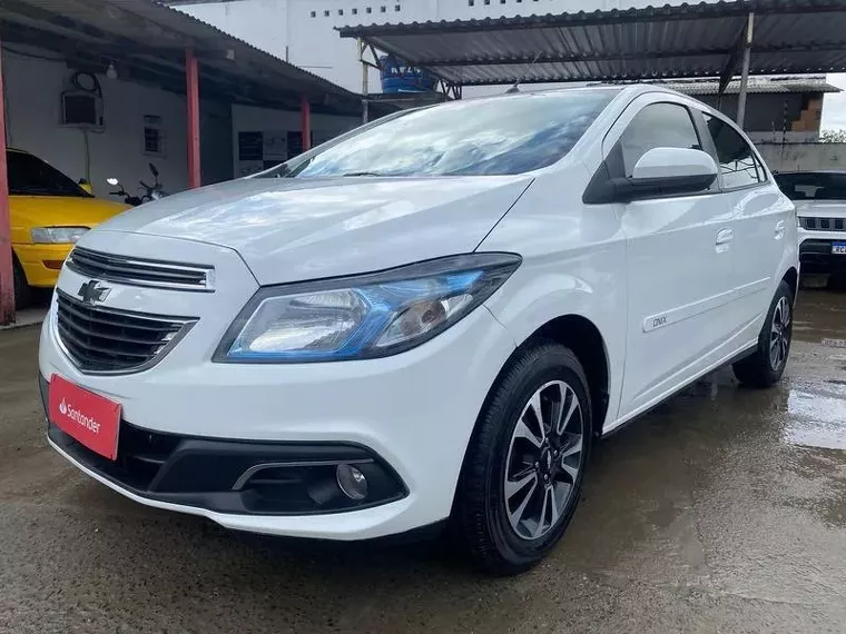 Chevrolet Onix Branco 3