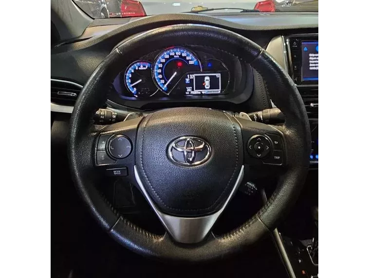 Toyota Yaris Prata 9