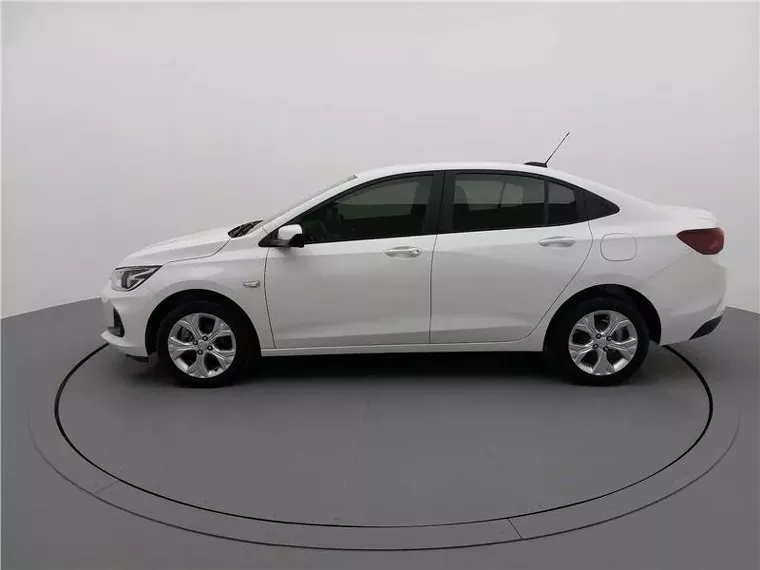 Chevrolet Onix Branco 9