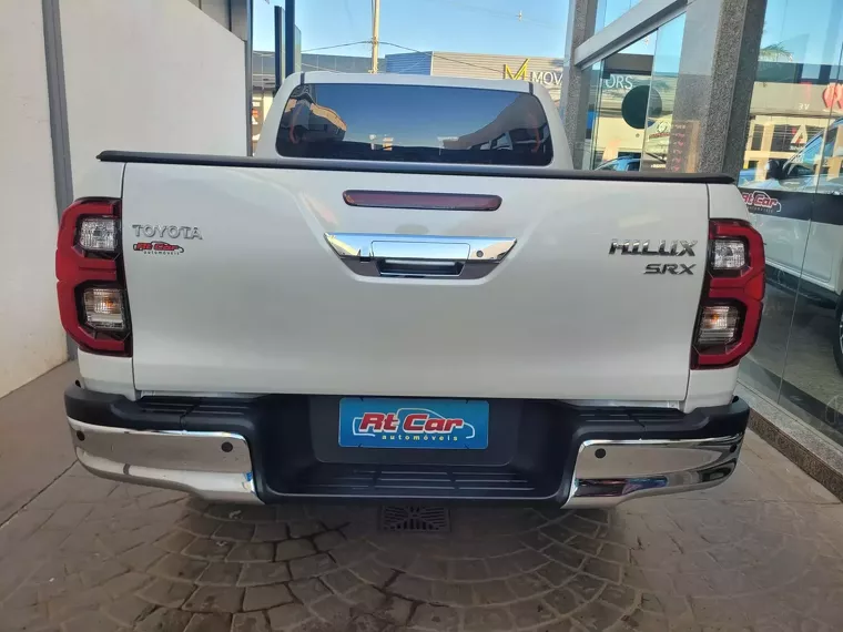 Toyota Hilux Branco 6