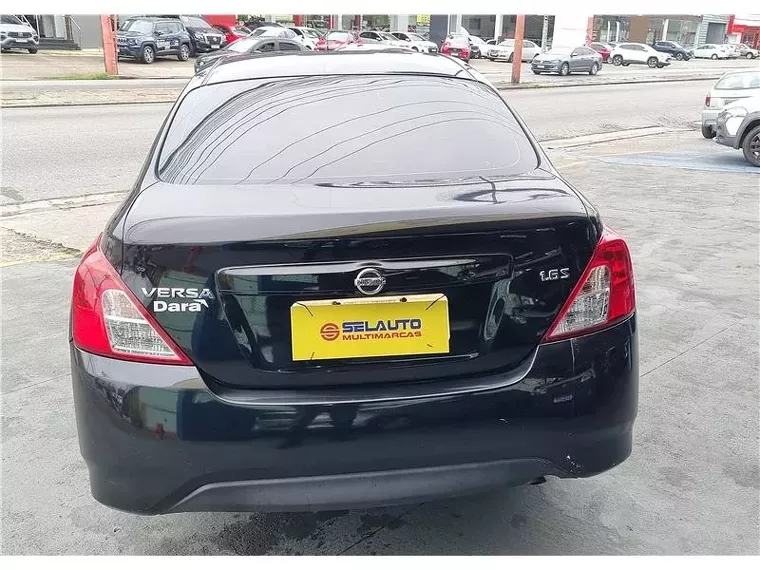 Nissan Versa Preto 3