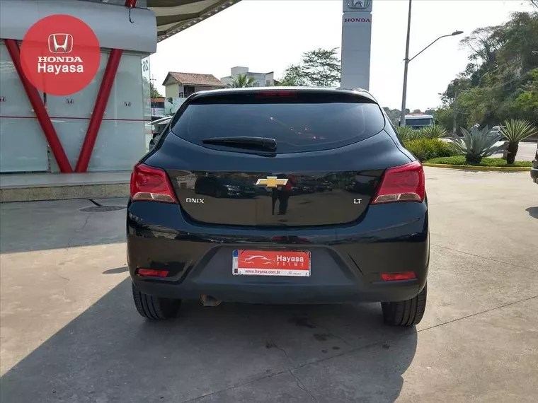 Chevrolet Onix Preto 3