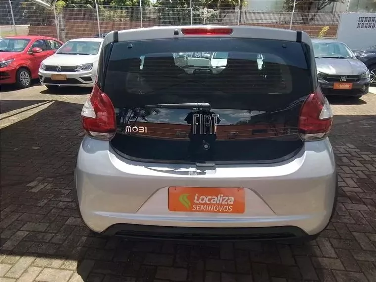 Fiat Mobi Prata 5