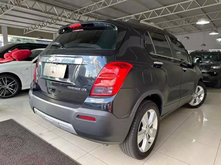 Chevrolet Tracker Preto 2