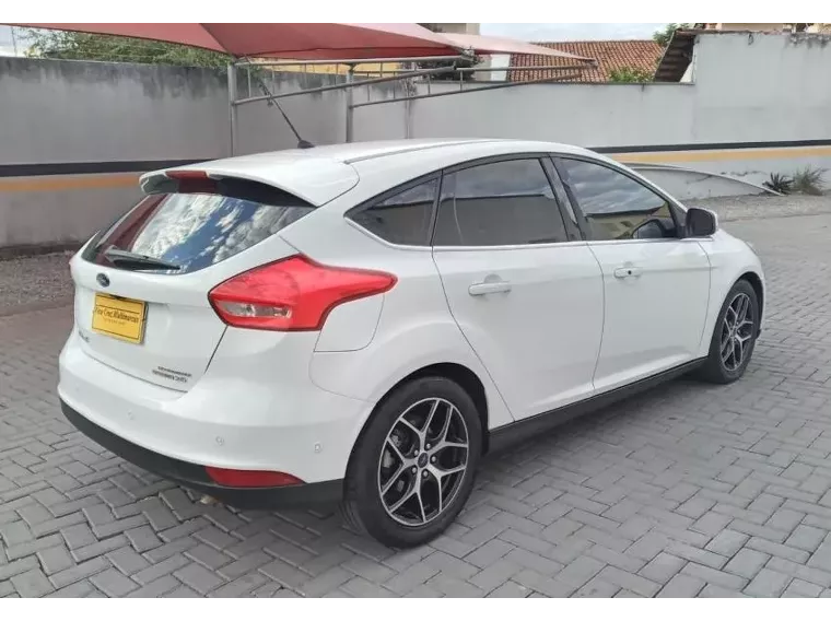 Ford Focus Branco 2