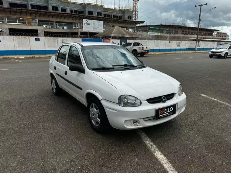 Chevrolet Classic Branco 5