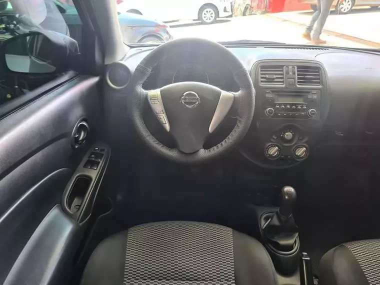 Nissan Versa Prata 2