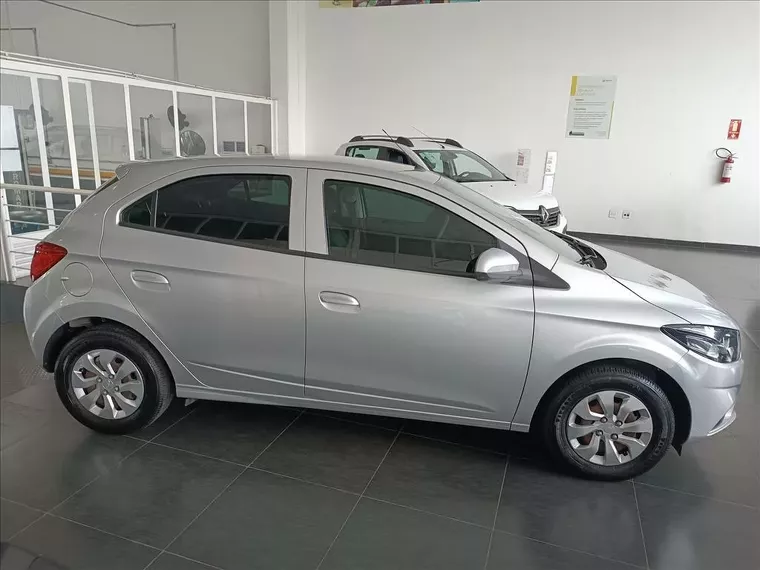 Chevrolet Onix Prata 15