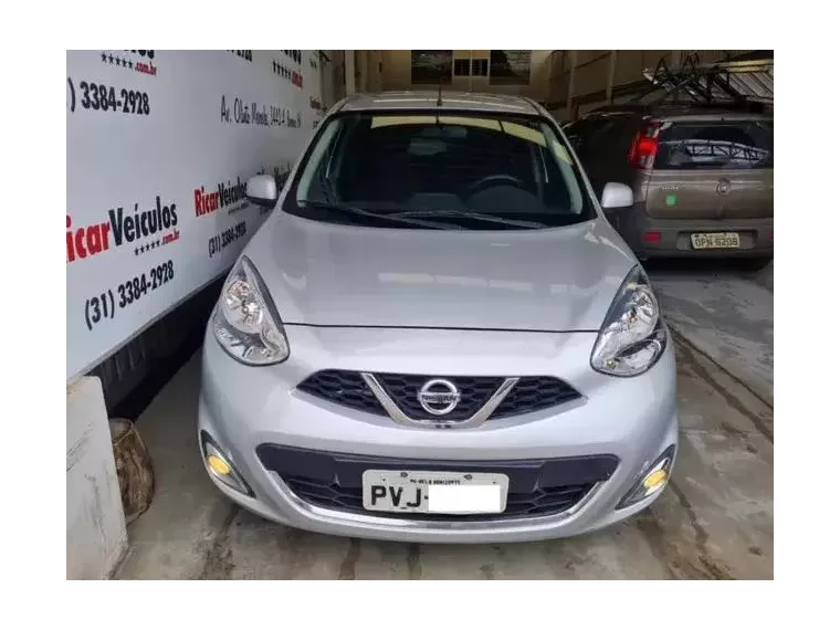 Nissan March Prata 7