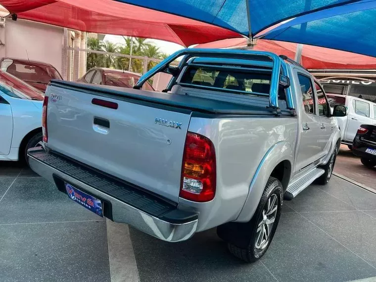 Toyota Hilux Prata 10