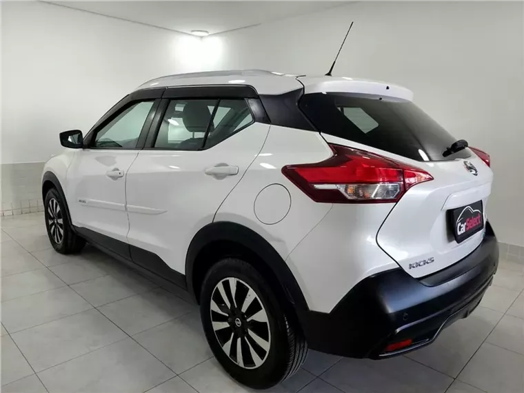 Nissan Kicks Branco 13