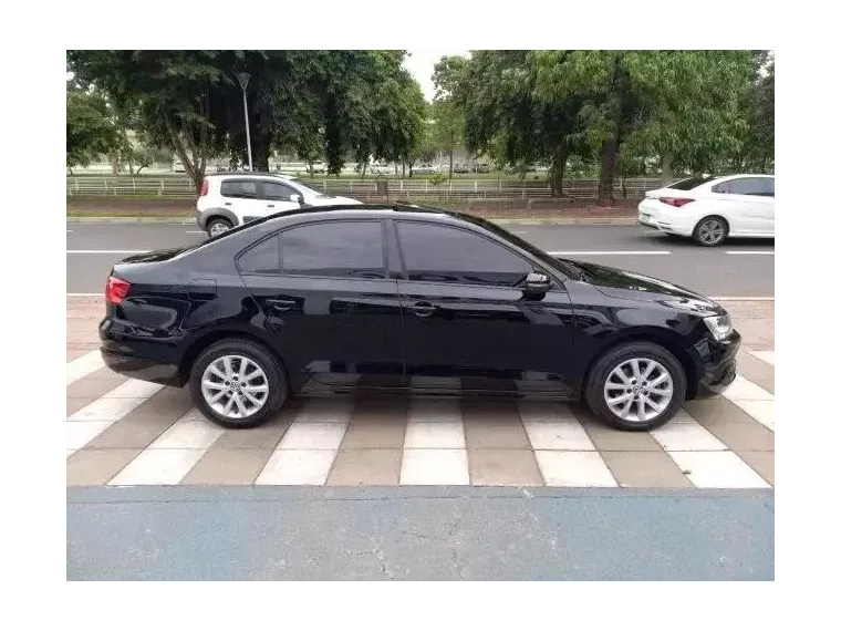 Volkswagen Jetta Preto 10