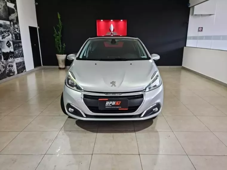 Peugeot 208 Prata 1