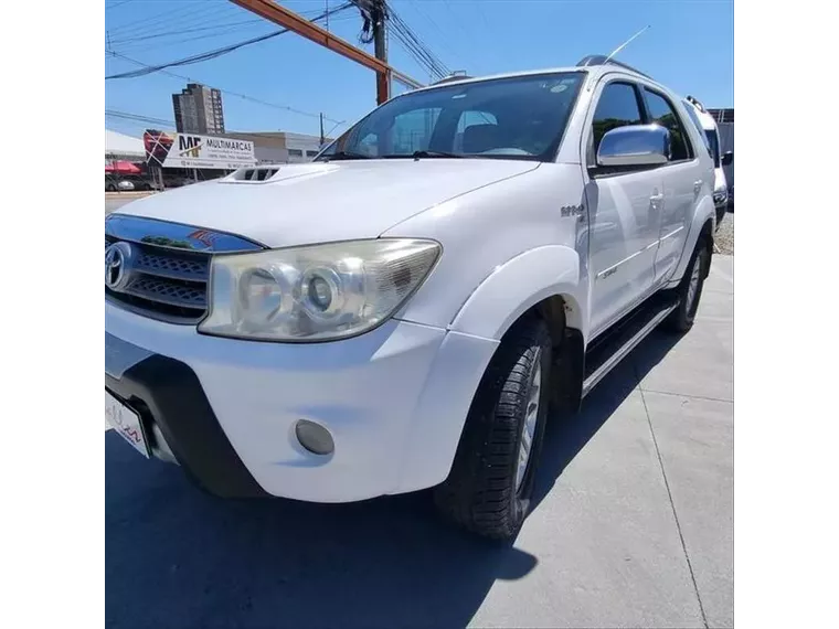 Toyota Hilux SW4 Branco 14