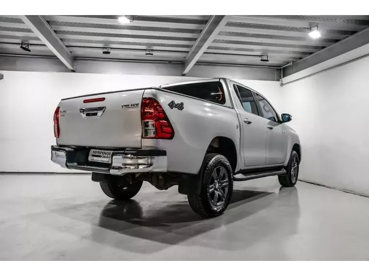 Toyota Hilux Prata 9