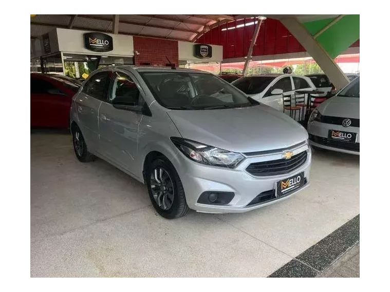 Chevrolet Onix Prata 1