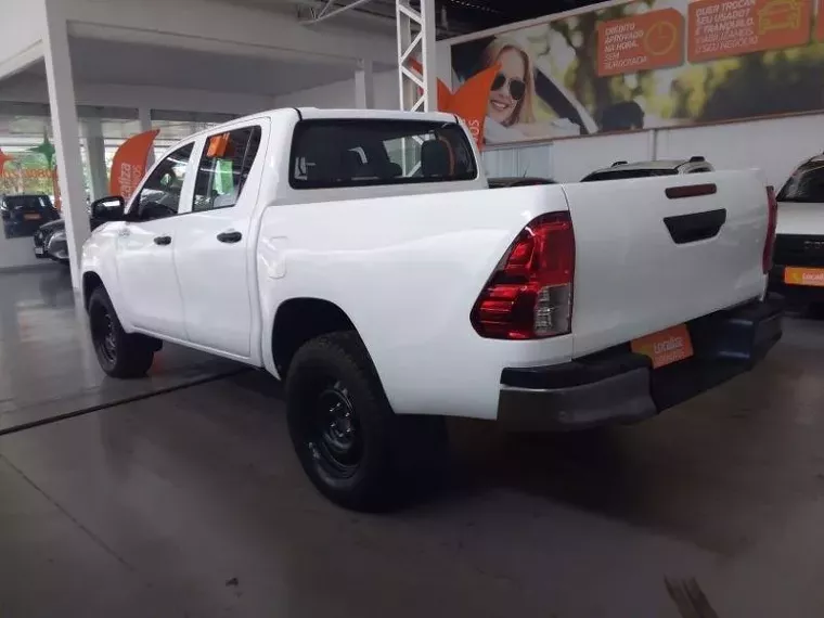 Toyota Hilux Branco 4