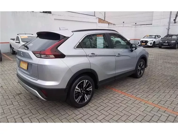 Mitsubishi Eclipse Cross Prata 2