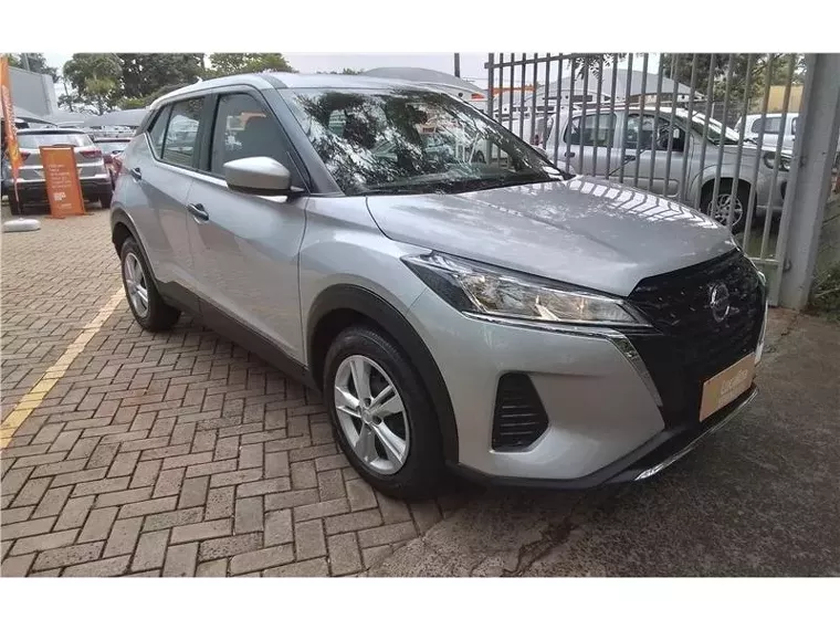 Nissan Kicks Prata 1