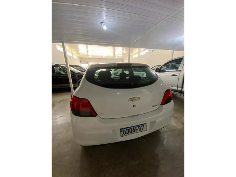 Chevrolet Onix Branco 3