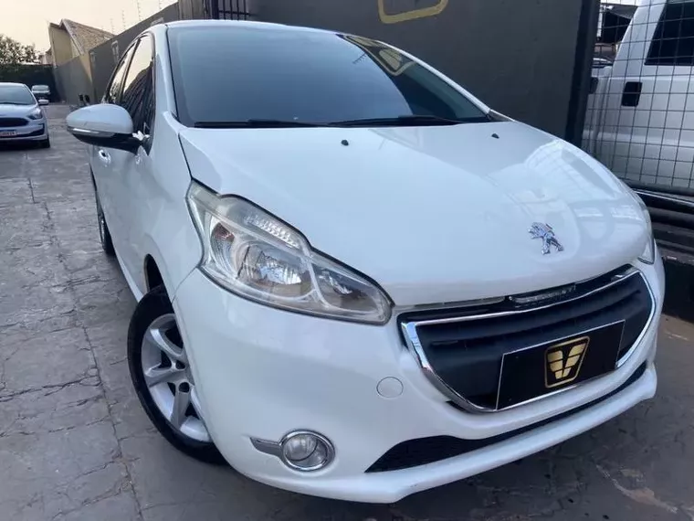 Peugeot 208 Branco 4