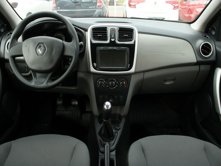 Renault Logan Prata 3