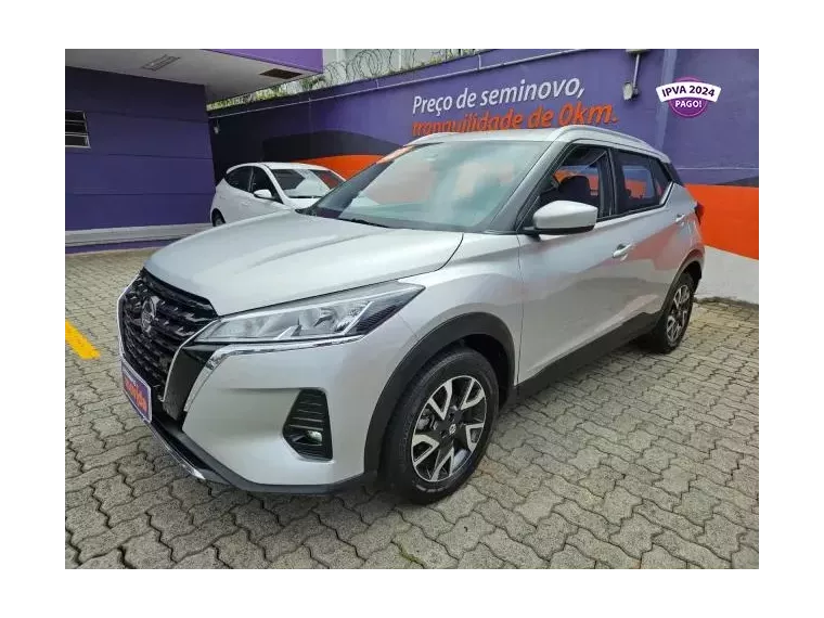 Nissan Kicks Prata 6