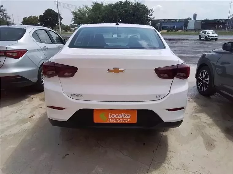 Chevrolet Onix Branco 5