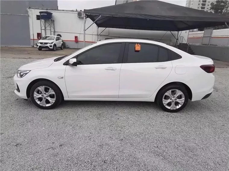 Chevrolet Onix Branco 8