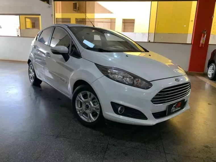 Ford Fiesta Branco 6