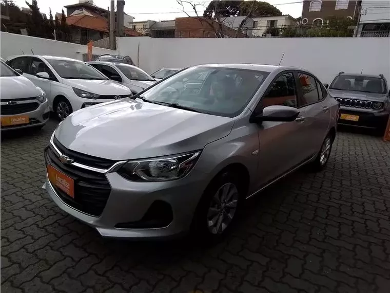 Chevrolet Onix Prata 3