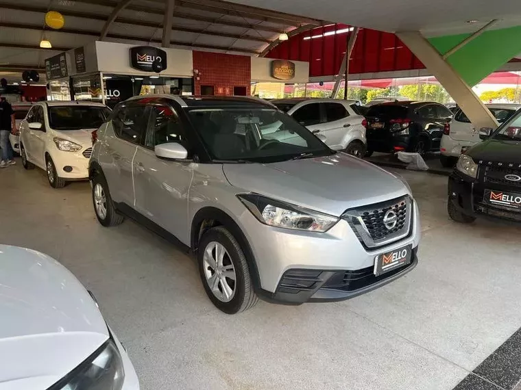 Nissan Kicks Prata 1