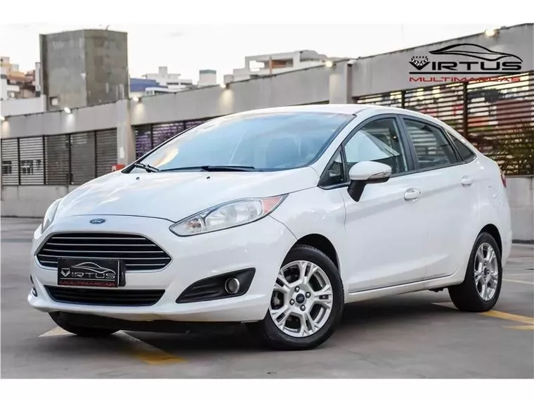 Ford Fiesta Branco 18