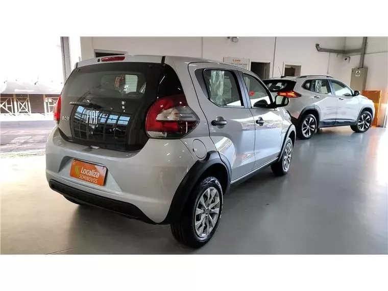 Fiat Mobi Prata 5