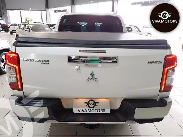 Mitsubishi L200 Triton Branco 6