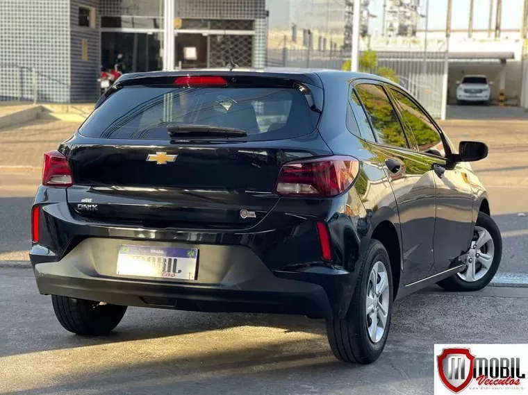 Chevrolet Onix Preto 7