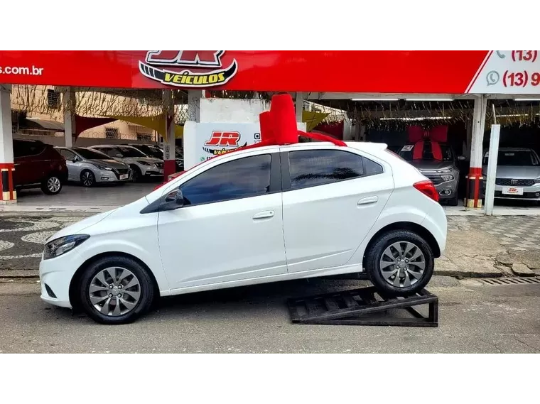 Chevrolet Onix Branco 1